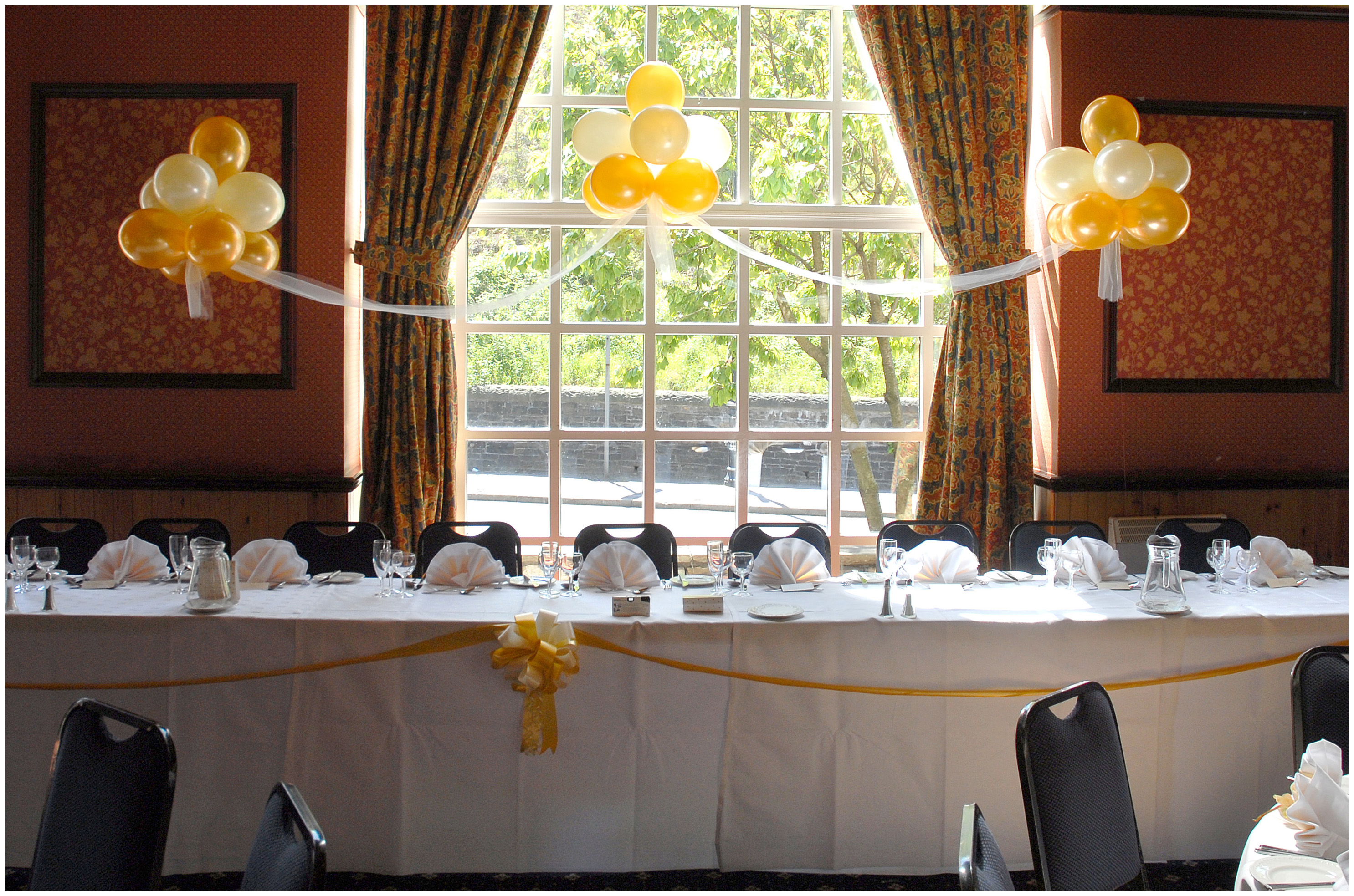 06-06 HPH Balloons Gold (2)b-e